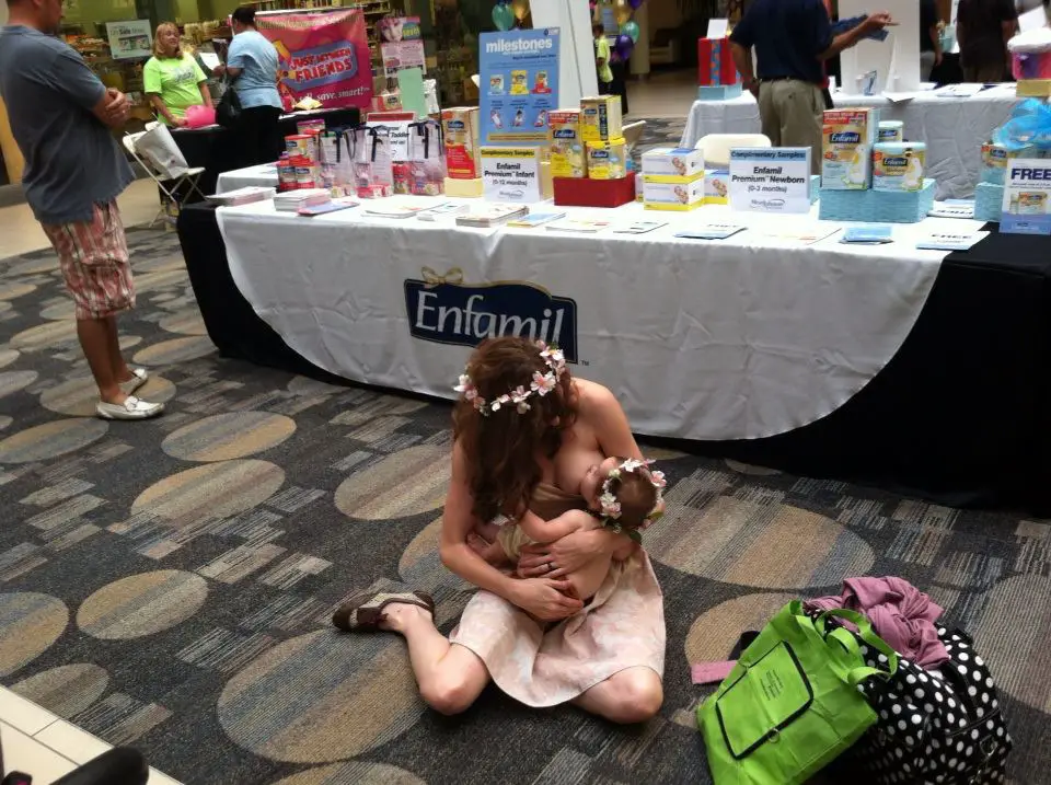 Elicia-Binman-breastfeeding-at-a-baby-fair-in-MN-8.3.2013