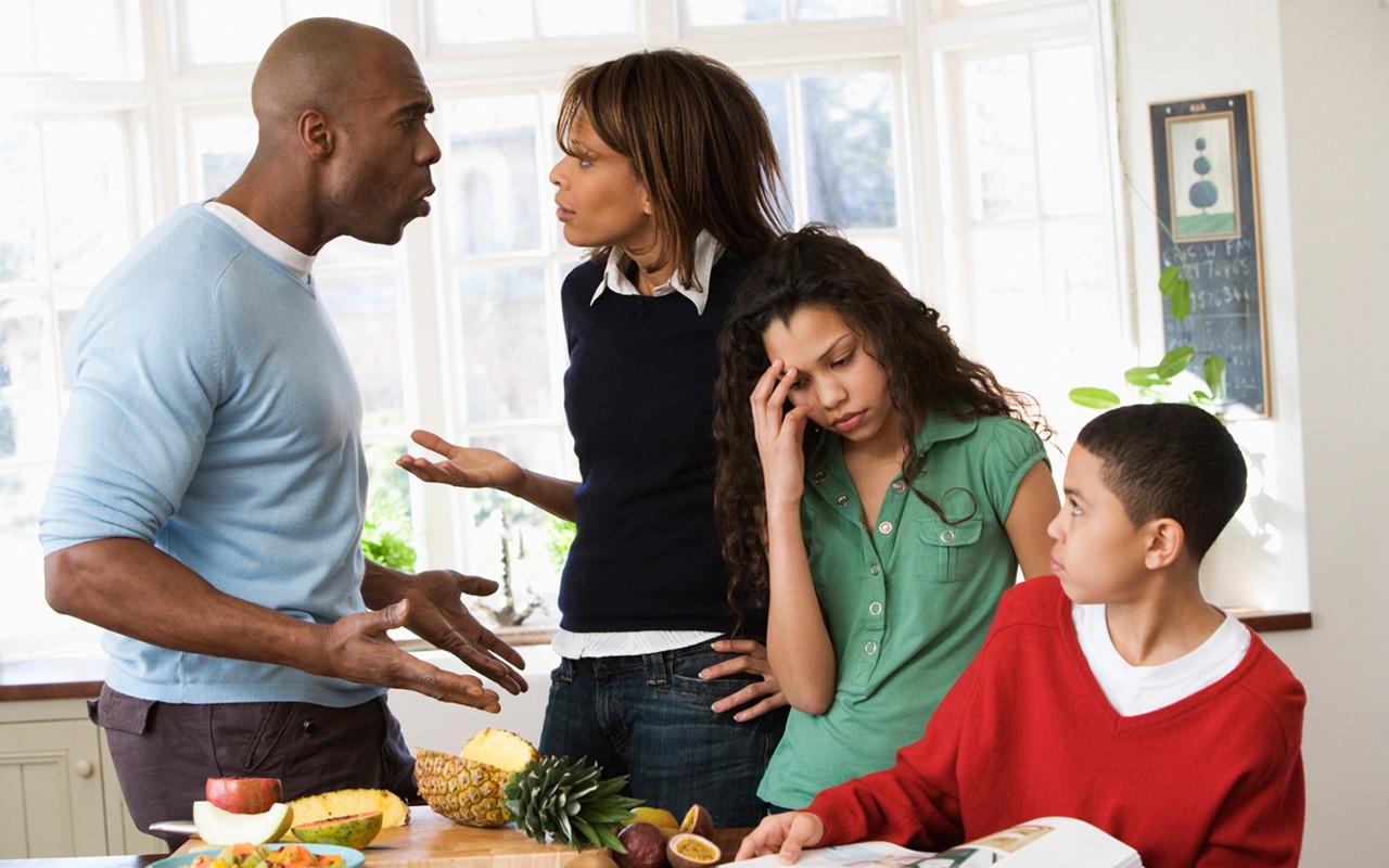 Family_argument_page-bg_19509