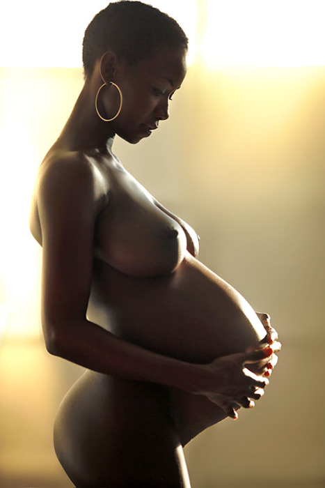 black_pregnant_woman